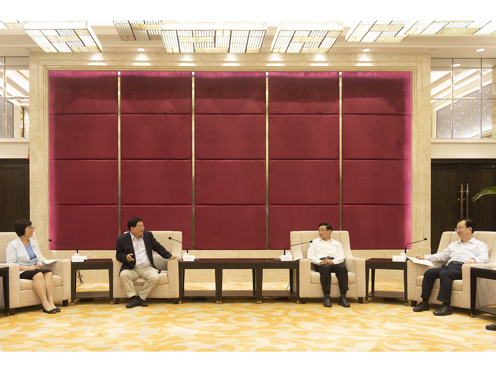 曹德旺向閩鄂黔捐贈14億元用于扶貧、救災(zāi)、醫(yī)療、教育等項目