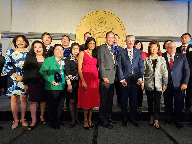 曹德旺董事長榮獲美國國際領袖基金會“杰出制造業(yè)貢獻獎”